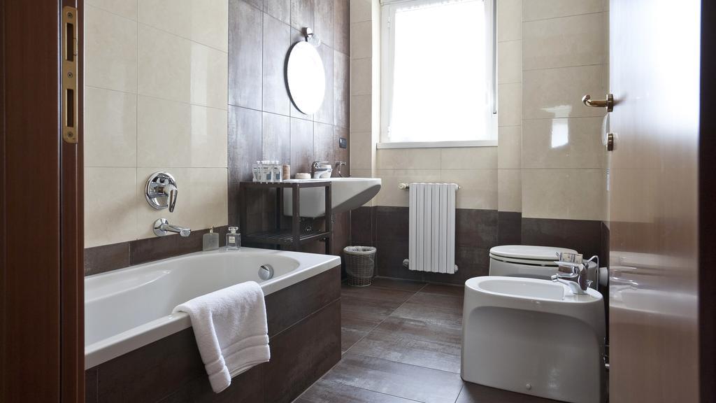 Italianway-Zanella Apartment Милано Екстериор снимка