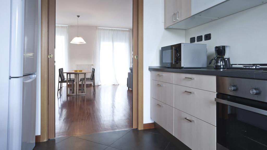Italianway-Zanella Apartment Милано Екстериор снимка